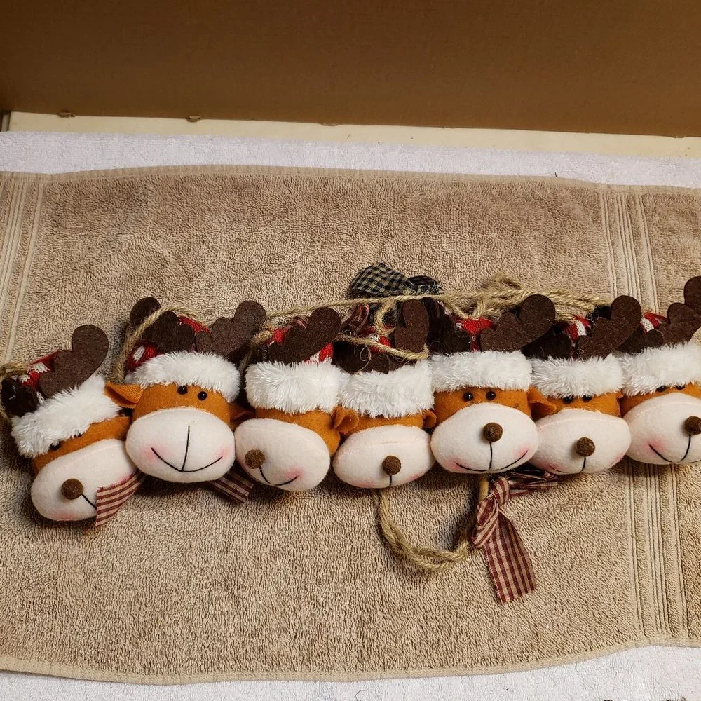 Garland Plush Reindeer Heads 8' Long